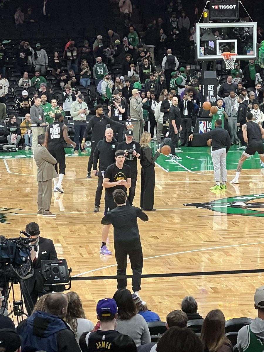 MjCole_World's tweet photo. Some pics from the Lakers &amp; Celtics game Saturday. What an experience this was. Hoping to be back here in June if everything plays out accordingly!#LAKESHOW https://t.co/OYBjAkcfJQ