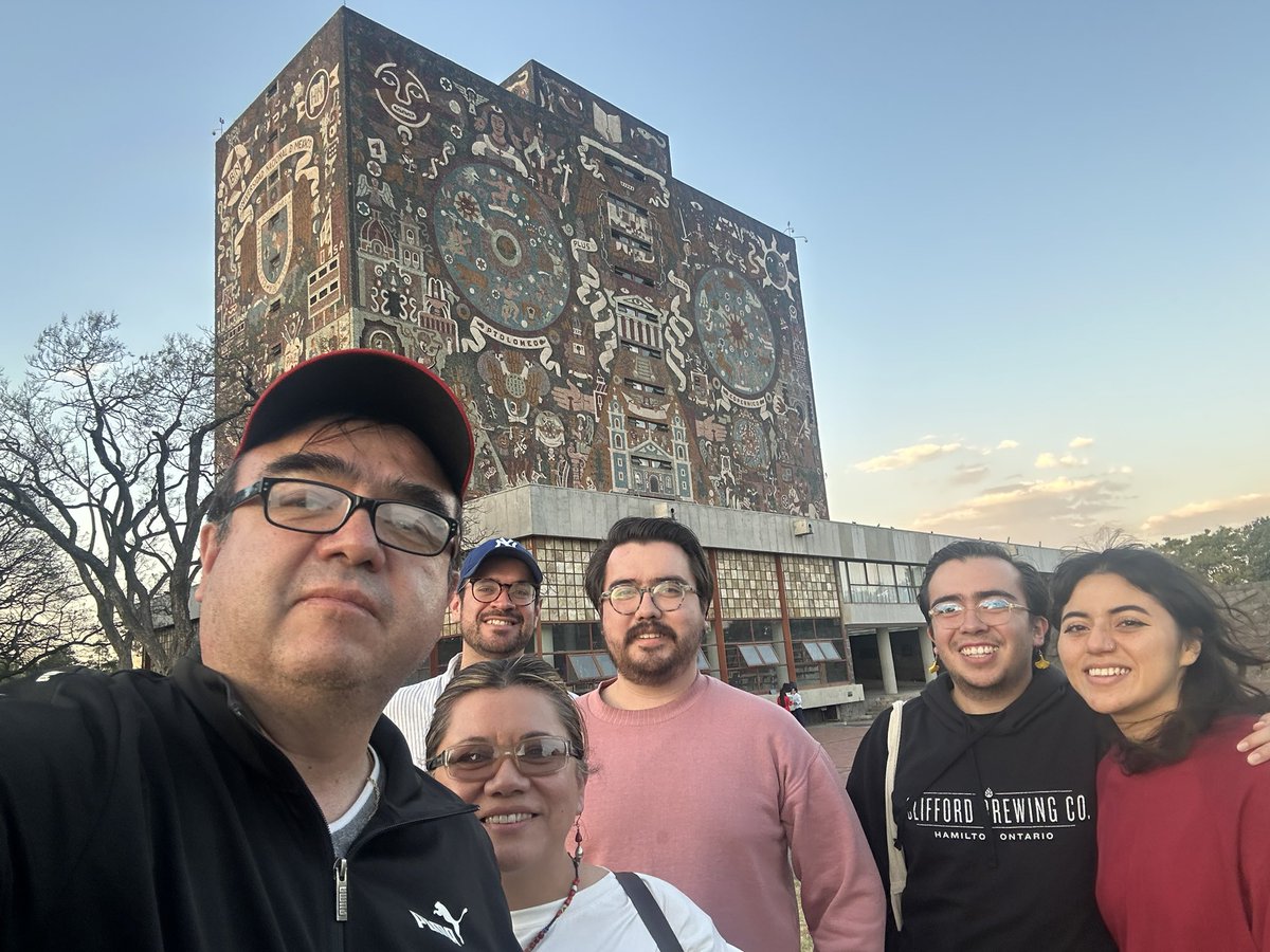 mimalavi's tweet photo. Está semana pasada, iniciamos adiestramiento en Microcirugia para uno de nuestros Fellows de @AndrologiaMex clínica y quirugica   
Dr Saúl Alvizo urólogo egresado del centro médico de occidente quien lo esta haciendo muy bien.

Empezamos con destrezas básicas en tarjeta de práctica e iremos avanzando progresivamente. 

La Microcirugia en el manejo de la infertilidad masculina ofrece muy buenos resultados en manos entrenadas y con práctica frecuente.

Esto confirma el dicho que dice que “la Microcirugia se aprende en el Laboratorio y no en el Quirófano…”

Y en forma combinada al desarrollo  del fellowship visitamos hermosos lugares del  Valle de Mexico…

Todo cabe en un jarrito sabiéndolo acomodar…

La vida familiar, el ocio y el esparcimiento son tan importantes como nuestra práctica profesional y la Andrologia es una de las subespecialidades que afortunadamente nos permite combinar ambas cosas…