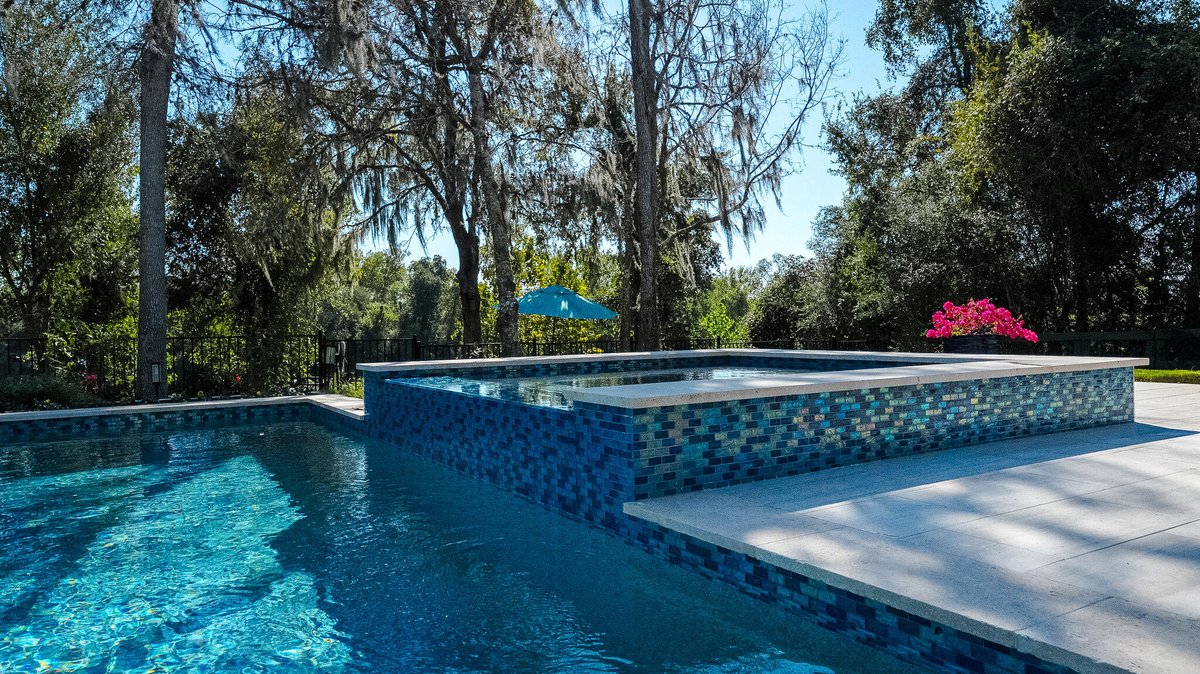 PlatinumPools's tweet image. Embrace the joy of cool, refreshing dips in your very own backyard paradise. Let's build a pool tailored to your lifestyle and needs.

#BackyardOasis #LuxuryPool #HoustonMetroplex #PoolParadise #Staycation #ResortLife #WeekendVibes #luxurypools