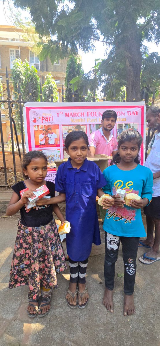 nanhiparingo's tweet photo. 9 March Nanhi Pari foundation has distributed Vadapav &amp; ORS to the patients families outside KEM &amp; Tata Hospitals
Total - 280 Beneficiaries
You can also participate in our next activity of water bottles ORS &amp; Vadapav distribution on 16 march at the same place.
 #GivingBack #pune https://t.co/Nfl3XWz0Gp