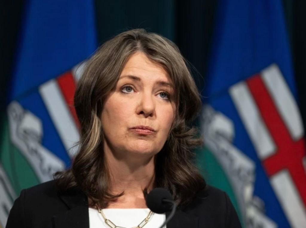 edmontonjournal's tweet photo. Smith defends using taxpayer dollars on travelling to U.S. to appear alongside controversial podcaster
https://t.co/IJhlDSaByc https://t.co/4clx4qAA9W