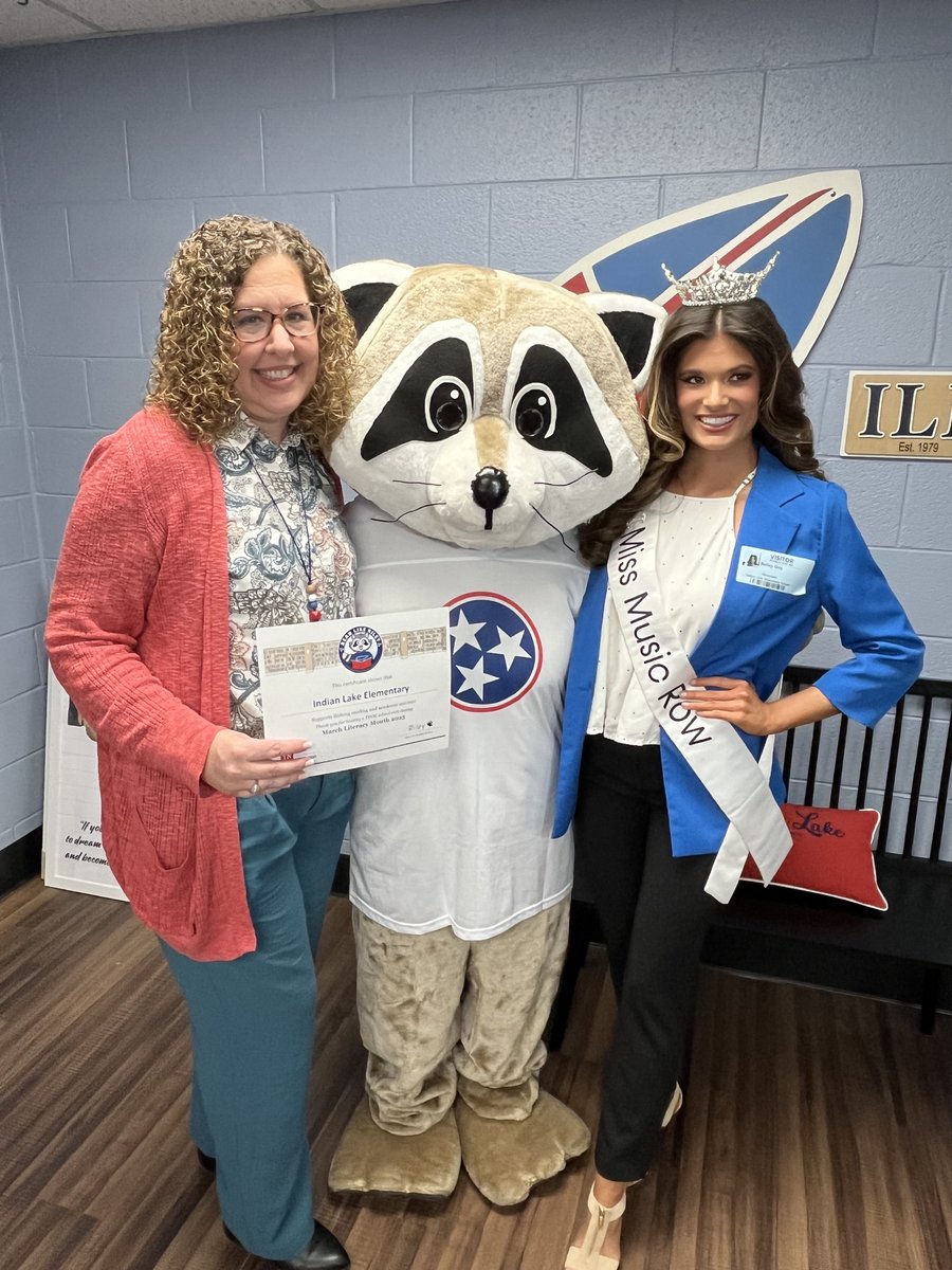 TNedu's tweet photo. Riley was in Sumner County Schools last week to see kids practicing their sounds-first instruction and celebrate their love for literacy! π¦π Miss Music Row also joined in on the visit. Where do we think Riley will go this week? #ReadLikeRiley #AcceleratingTN https://t.co/HEYywszOXL