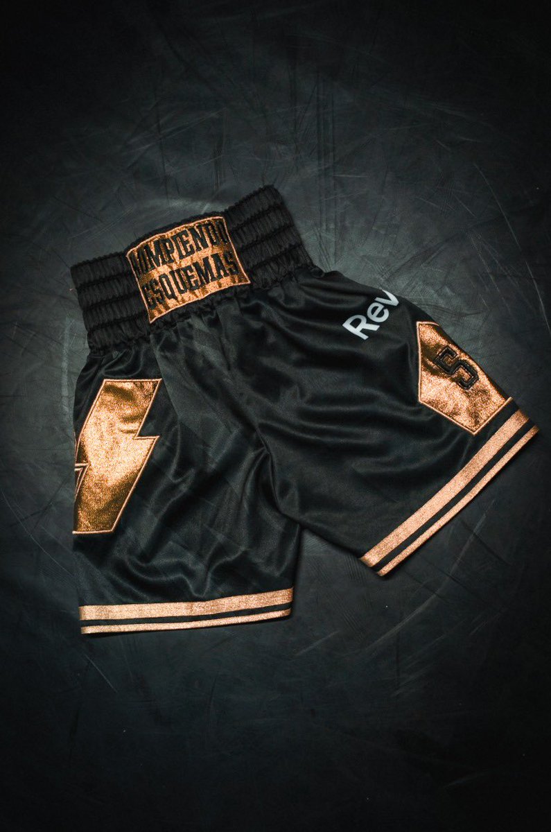 ¿A quién le hacemos el pantalón este año?🧐