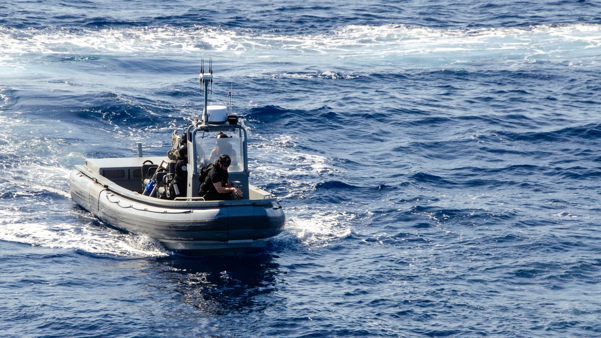CanadianForces's tweet photo. Deployed in support of #OpCARIBBE, Canada’s contribution to the US-led counter-narcotics operations in the Caribbean Sea, HMCS Harry DeWolf is playing a key role in disrupting the flow of illicit substances into Canada and North America. 🇨🇦 https://t.co/EzfN9JyBBj