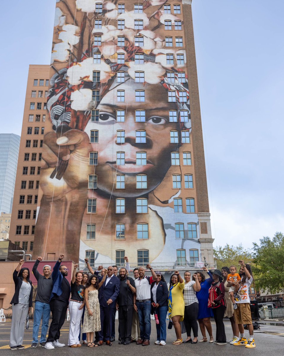 RodneyEllis's tweet image. On Harriet Tubman Day, we celebrate her courage and unwavering commitment to freedom. 

Now more than ever, we must draw from her strength as we fight for equality and human rights.
 
📍Visit her mural today at 1310 Prairie St.
