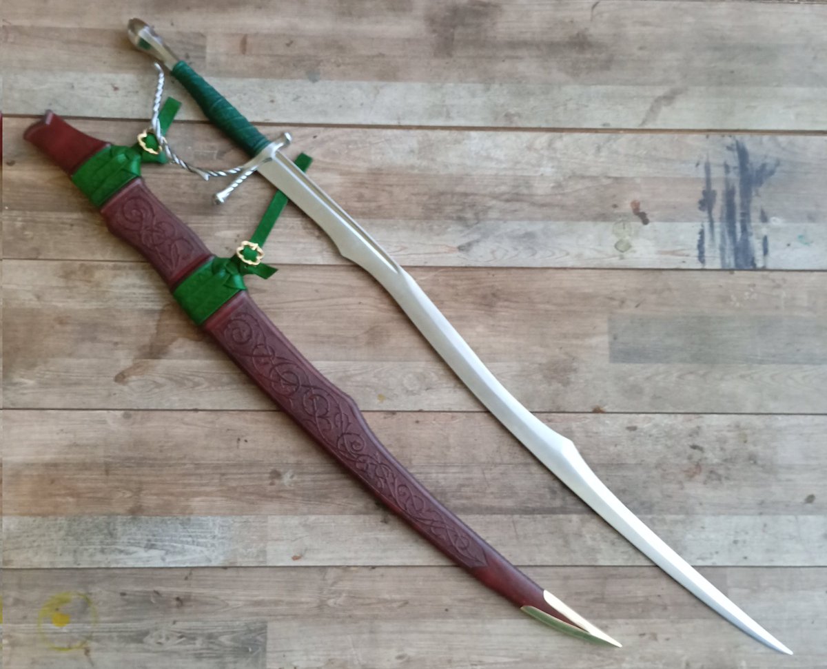ArannReichhardt's tweet photo. Aaaaand
Almost almost done

And in case you got here through retweets: Hello everyone, I'm Arann and I make swords 

(Please retweet my swords guys, I literally need everyone on the internet to see them :p) https://t.co/6ps2NPZzJV