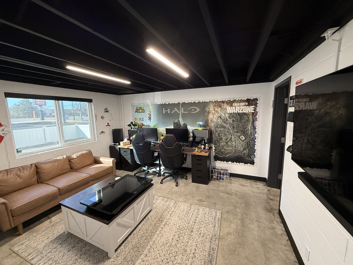 MissionaryGG's tweet photo. @CallofDuty Excited is an understatement. Here is my mural at my office. History of gaming for me includes Verdansk. https://t.co/MVAuXSW2vJ