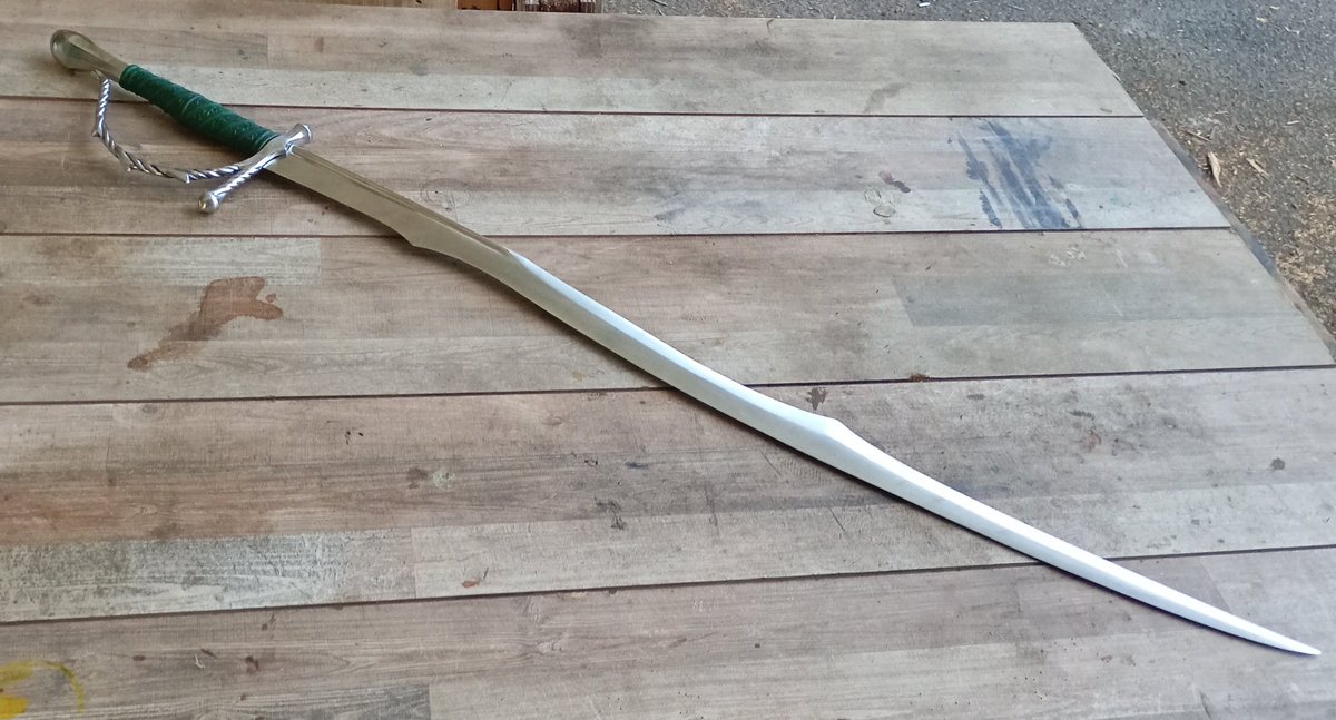 ArannReichhardt's tweet photo. Aaaaand
Almost almost done

And in case you got here through retweets: Hello everyone, I'm Arann and I make swords 

(Please retweet my swords guys, I literally need everyone on the internet to see them :p) https://t.co/6ps2NPZzJV
