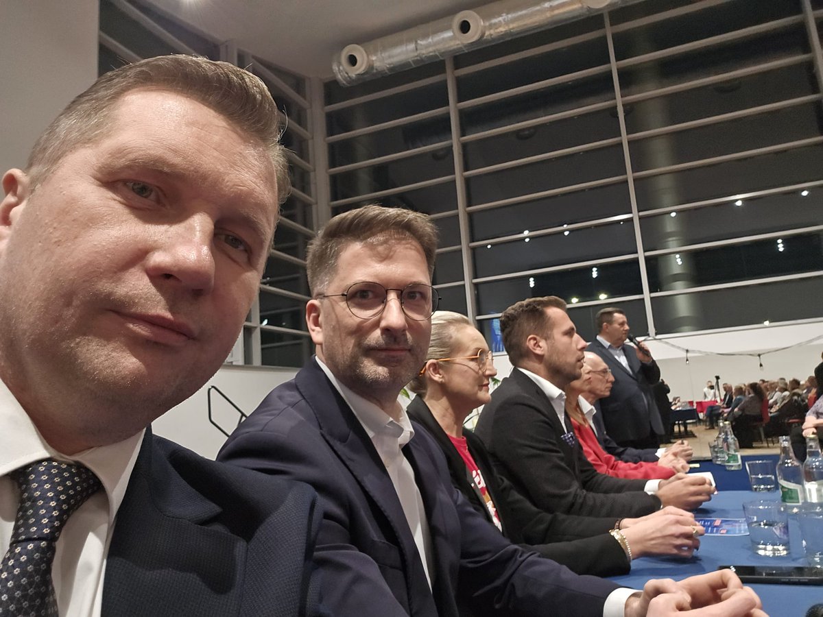 CzarnekP's tweet image. Bardzo ciekawe spotkanie z licznie zgromadzonymi mieszkańcami gm. Niemce. Bardzo dziękujemy 🫶🏼.
Na trasie kampanii wyborczej dra @NawrockiKn jutro kolejne miejscowości Lubelszczyzny - Wysokie i Bychawa. 
Wraz z koleżankami i kolegami parlamentarzystami zapraszamy 🤝🏼🇵🇱.…