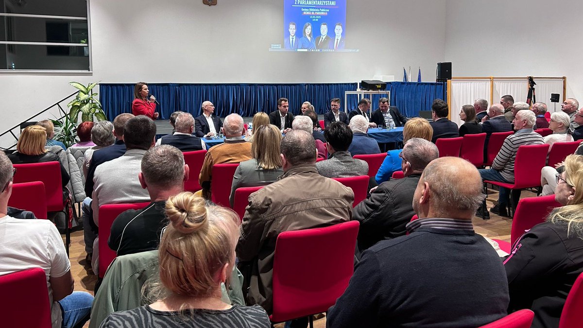 CzarnekP's tweet image. Bardzo ciekawe spotkanie z licznie zgromadzonymi mieszkańcami gm. Niemce. Bardzo dziękujemy 🫶🏼.
Na trasie kampanii wyborczej dra @NawrockiKn jutro kolejne miejscowości Lubelszczyzny - Wysokie i Bychawa. 
Wraz z koleżankami i kolegami parlamentarzystami zapraszamy 🤝🏼🇵🇱.…