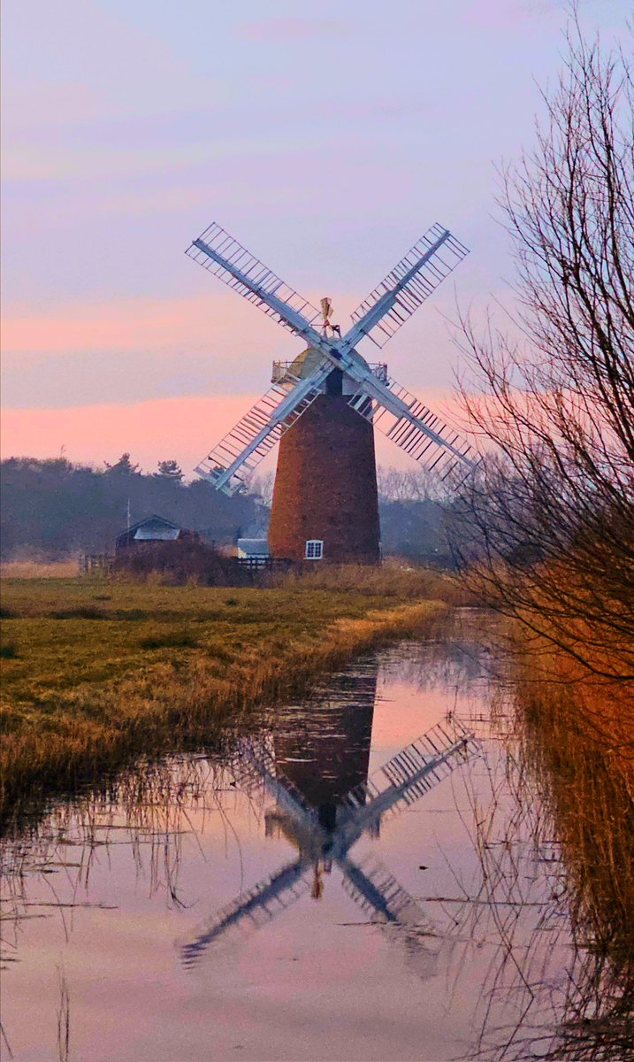 It was a stunning evening on Sunday at the gorgeous Horsey Windpump. #Horsey #horseywindpump #nationaltrust #norfolk