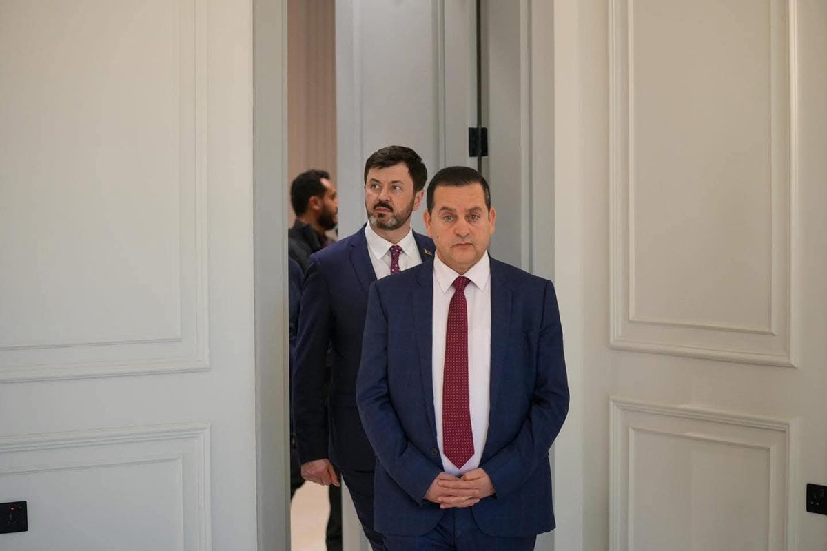 🔹 تعزيزًا للعلاقات الدبلوماسية، تمهيدًا لافتتاح ممثلية #بيلاروسيا في #بنغازي، أجرى وزير الخارجية الليبي د. عبدالهادي الحويج ونائب وزير الخارجية البيلاروسي سيرجي لوكاشيفيتش زيارة للمقر المجهز، بحضور وفد رفيع المستوى. خطوة نحو تعاون أوسع واستثمارات واعدة. 🇱🇾🇧🇾 #ليبيا #دبلوماسية