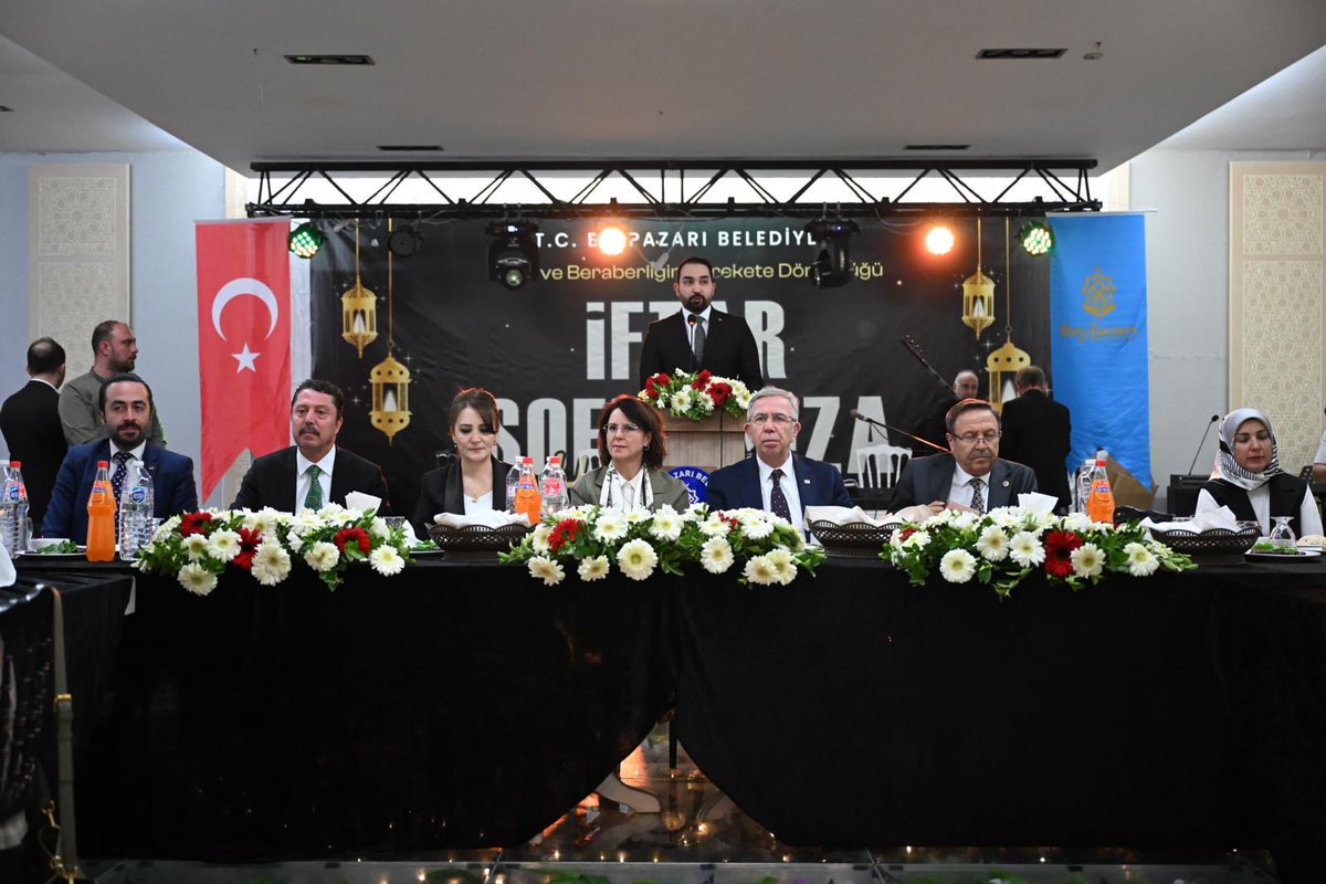 Beypazarı’nda iftar soframızda hemşehrilerimizle buluştuk. 

Belediye Başkanımız <a href="/drozerkasap/">Dr. Özer KASAP</a> ’ın ev sahipliğinde, birlik ve beraberlik içinde orucumuzu açtık. 

Ramazan’ın bereketini ve kardeşliğini paylaşmaya devam edeceğiz.