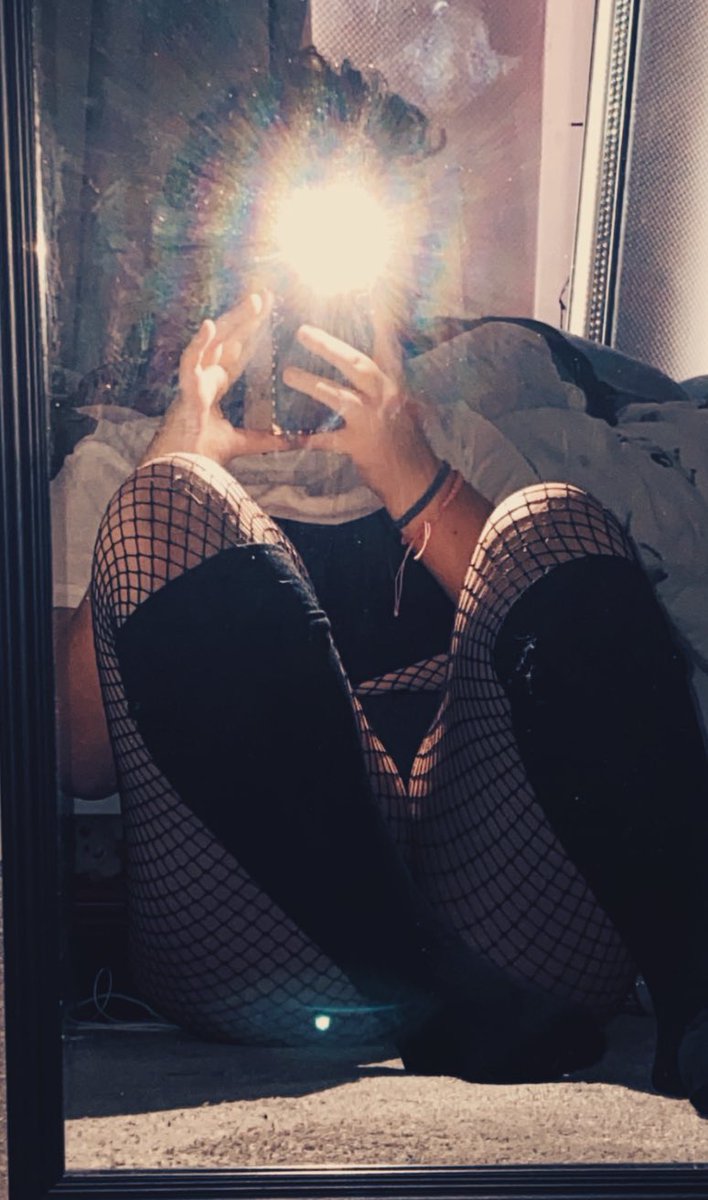 m00nlitb4by's tweet photo. good thing my foot was there😅 #sugarbaby #emobaby #emo #chubbygirl #findomcash https://t.co/1YTqaiqXuH
