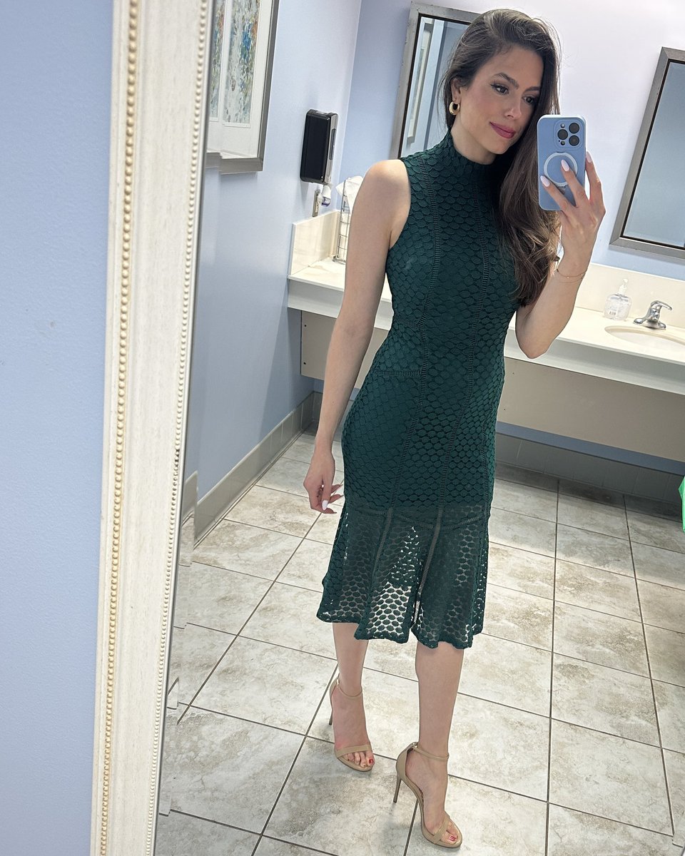 MadelineHuntTV's tweet photo. Day βοΈβοΈ of GREEN! #7DaysofGreen #OOTD https://t.co/DZHb4HwI8V