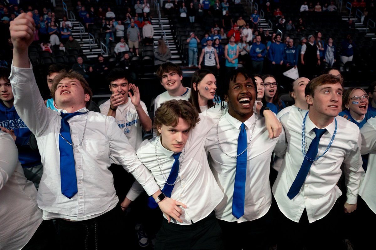 DrakeUniversity's tweet photo. MVC CHAMPS ✅
FIRST D1 TO 30 WINS ✅
THREE-PEAT 🏆🏆🏆

Congratulations to @DrakeBulldogsMB on winning their third straight MVC Championship! 🐶🏀 Thirty wins and counting as we dance into March Madness! 🕺
#DSMHometownTeam https://t.co/PEsacNuS4c