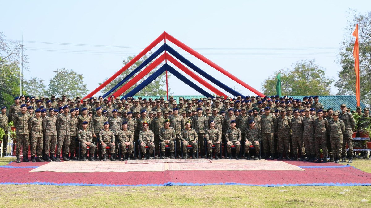 GajrajCorps_IA's tweet image. #DecadeofTransformation
#TechnologyAbsorption

#GOC @GajrajCorps_IA reviewed operational preparedness of Red Horns Gunners and ongoing infusion of #NewGenerationTechnology in Tactics, Techniques &amp;amp; Procedures. He commended the formation for their professionalism and quest for…