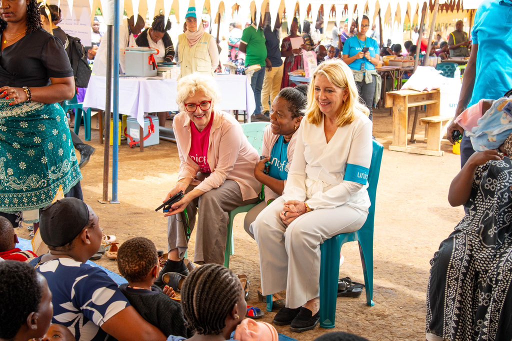 We’re in Songwe, where mothers &amp; their children have come to a Village Health &amp; Nutrition Day to get essential services like vaccinations, birth registration, and hear more about early childhood development.  
 
An inspiring moment where Executive Director, Catherine Russell