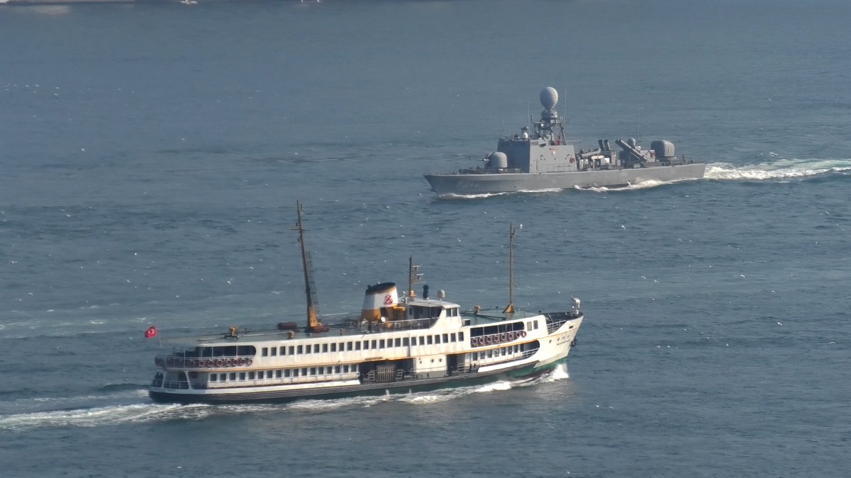 egetulca's tweet photo. 📸 🇹🇷 Turkish Navy Rüzgar-class fast attack craft TCG Gurbet (#P346 #GüçlüVeKararlı) heading north in Istanbul strait.
🎥 https://t.co/juhQxkLKeI https://t.co/3UEWBo3aFj