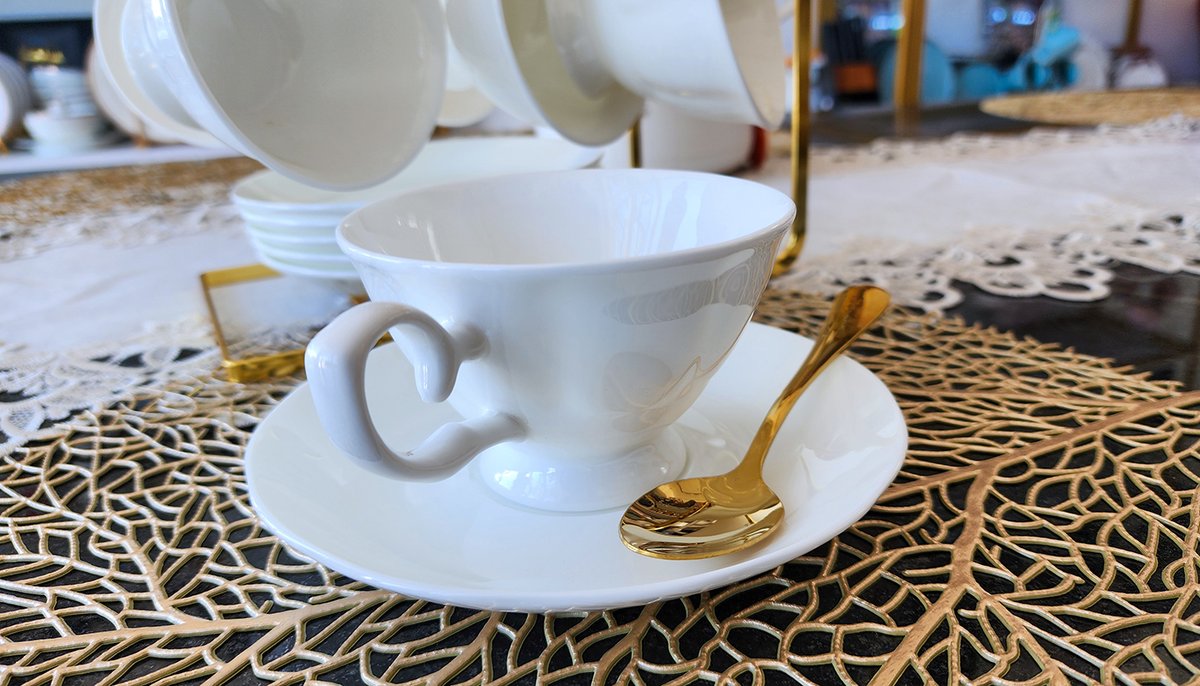 12-Piece White Tea Set!

This exquisite set includes 6 cups (250ml) and 6 matching saucers, perfect for sharing a pot of tea with loved ones.

Perfect for family gatherings, afternoon tea, or a quiet morning ritual.

Kshs 4,200
👉 DM or Whatsapp on 0748290964 to order.