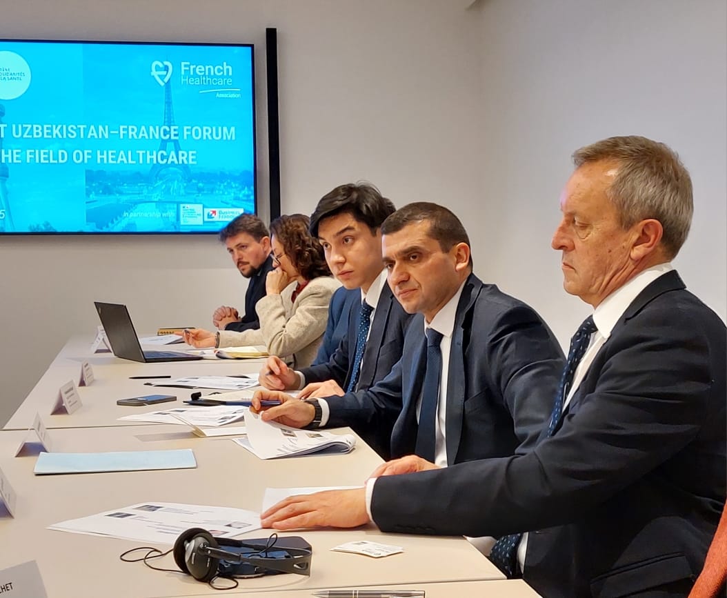 ludovic_pouille's tweet photo. 🇺🇿🇨🇵 J'ai été ravi d'intervenir ce matin en ouverture de la séquence santé France - Ouzbékistan, en présence du Ministre de la santé Ouzbék, M. Khudayarov, organisée par l'association @FrencHealthcare et accueillie par @businessfrance.

Ce fut l'occasion pour moi de souligner que l'ensemble des hôpitaux, praticiens et entreprises françaises mobilisées dans le cadre de ce forum sont disposées à coopérer avec l'Ouzbékistan dans les domaines identifiés comme prioritaires que ce sont l'oncologie, la médecine d'urgence et la formation des professionnels de santé. 

Je me réjouis de la signature d'une déclaration d'intention entre nos deux ministères de la santé dans le cadre de la visite officielle du Président d'Ouzbékistan demain à Paris, afin de renforcer les partenariats avec nos hôpitaux, instituts de recherche et entreprises.

Ainsi, une réunion ce matin avec M. Khudayarov en présence du fédérateur santé à l'export Georges-Fabrice Blum et des entreprises et hôpitaux français parmi lesquels l'Hôpital Foch, l'Assistance Publique - Hôpitaux de Paris, Bertin Technologies, C3Medical, Airinspace, DMS Imaging et Ginger Health, a permis d'envisager concrètement des partenariats dans les secteurs identifiés comme prioritaires par l'Ouzbékistan.

#FranceUzbekistan 🇨🇵🤝🇺🇿