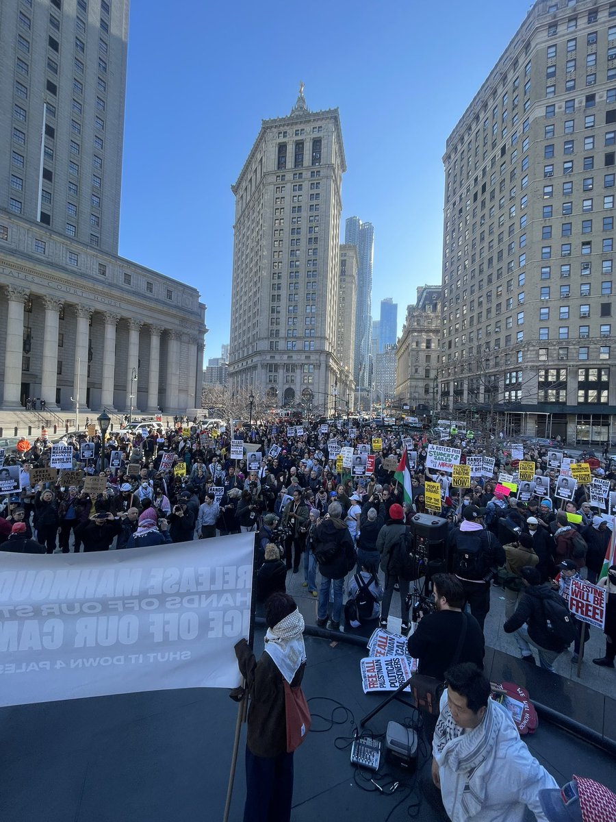cityascanvass's tweet photo. Sizeable crowd here at Federal Plaza demanding the release of Mahmoud Khalil https://t.co/v0Lvk3ecBe