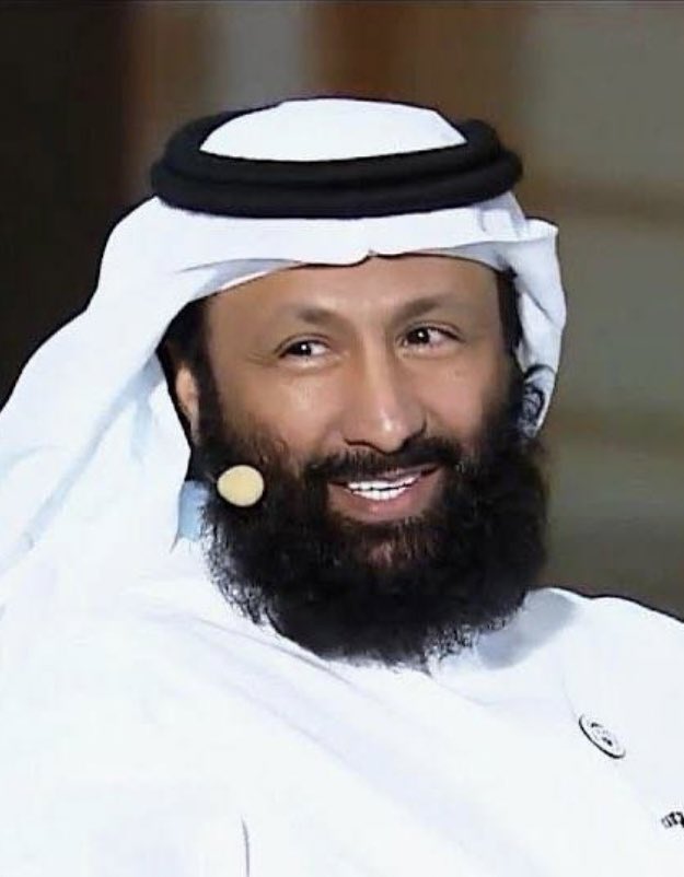 انا البـاارح حلمت بحلم و الأحلام مثل الغيم 
حلمت اني بحر وأن القمر بسمي يناديني

- فلاح القرقاح