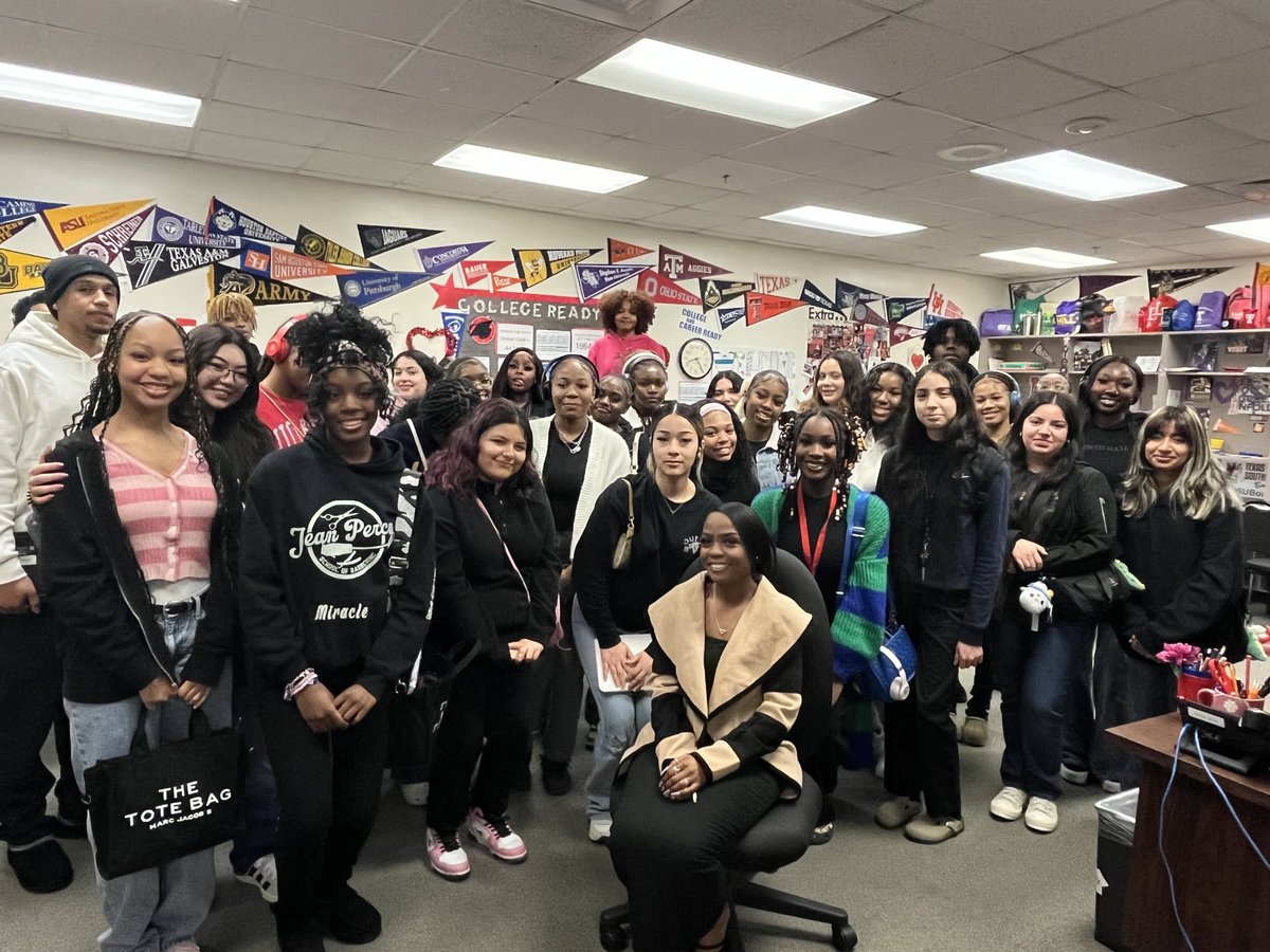 WHS seniors filled the CCC these last few months getting help with scholarship applications and essay writing! Great job!
Happy bday wishes and poses with Jireh (AdviseTexas)!
Have a great and safe Spring Break, WHS Mustangs!
⁦<a href="/whsmustangs/">Westfield Mustangs</a>⁩ ⁦<a href="/SpringISD/">Spring ISD</a>⁩