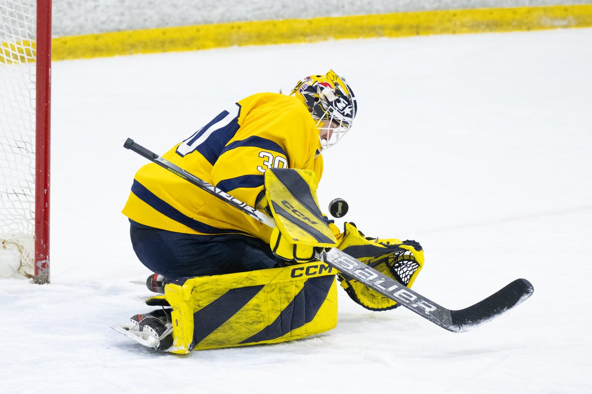 snhupenmen's tweet image. Oh, just @NHLBruins goalie @JeremySwayman shouting out @collinberke40 for winning @TheNortheast10 Goaltender of the Year. Not a big deal 😳

Appreciate you, Sway! 🫡

#snhu #penmen #bruins #hockey @PenmenIceHockey @SNHUOnCampus