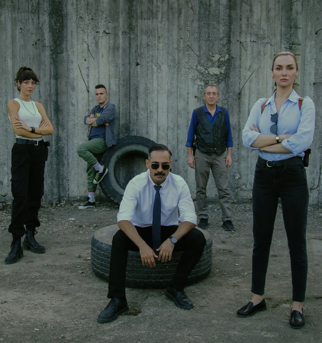 Mezarlık, Netflix'in en iyi yerli dizisi bence. Her iki sezon da çizgisinden hiç ödün vermedi. Gerek oyunculukları gerek kurgusu gerek değindiği konular ile oldukça başarılı bir sezonu geride bıraktı. Özellikle son bölüm kalp sızlattı.

Yıllardır çok imrenerek izlediğim, neden