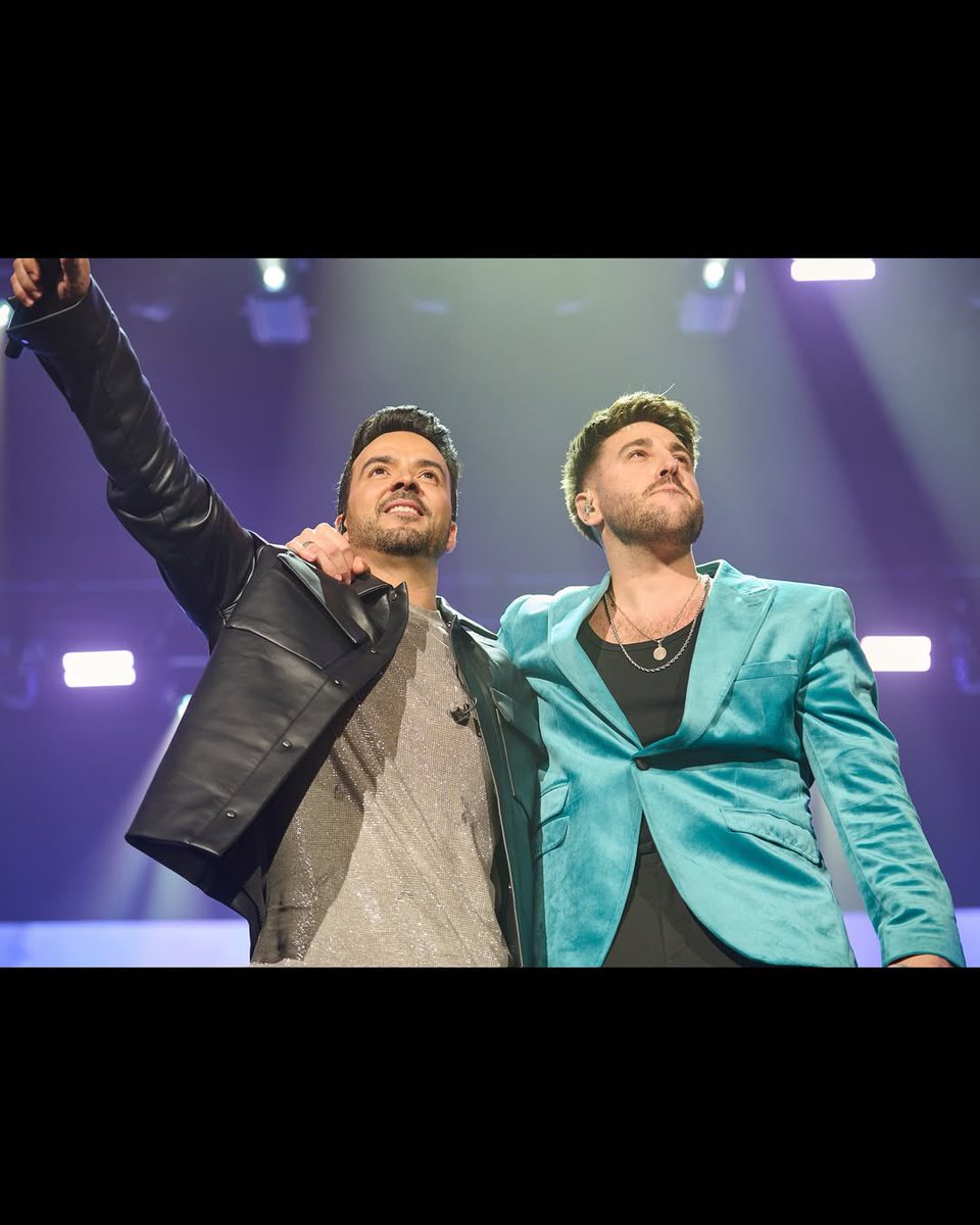 LuisFonsi's tweet photo. Te vas a enamorar de Sevilla si te mira a los ojos ♥️
#25AñosTour

Gracias a @AntonioJSMazuec y @elsatortondar por acompañarme 🙏🏼

📷: Diego Jimenez https://t.co/k7lQKcEbn1