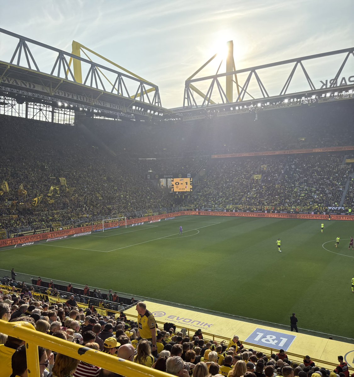antonpere2002's tweet photo. ⚽️ Dortmund - Augsburg (0-1)
🏟️ Signal iduna park
🗓️ 08-03-2025
🎟️ 75€ (marktplaats) 

#dortmund #BorussiaDortmund #signalidunapark #ChampionsTrophy #groundhop #groundhopping #groundhopper #Bundesliga #augsburg #gelbewand https://t.co/nhCVouFw0g