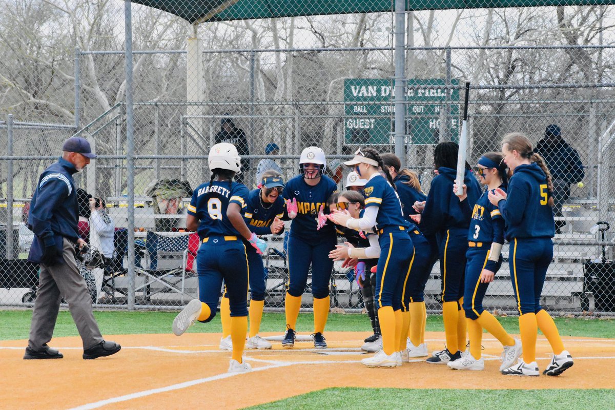 trinn_2029's tweet image. BOMBS AWAY💣💣🥎🥎 
@IGNational2029 @ImpactGoldOrg @NGHSVIKINGSB @ExtraInningSB @LegacyLegendsS1
