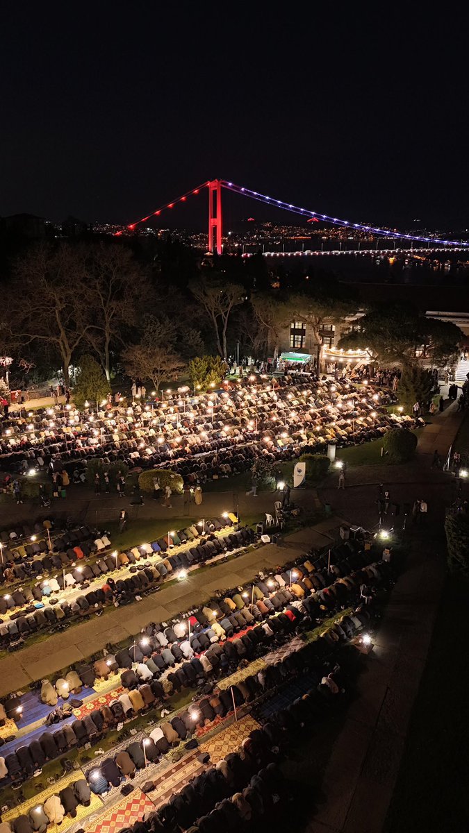 misvakcaps's tweet photo. İslamın birleştirici gücü 💪

Boğaziçi Üniversitesi öğrencileri, topluca iftar yaptı ve ardından topluca teravih namazı kıldı.

Birleşince çok güzel oluyoruz 🥰 https://t.co/L36YdetiYC