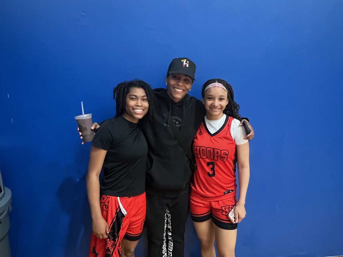 CarCarThomas's tweet photo. With Texas A&amp;M Aggies Legend Sydney Colson. Las Vegas WNBA, Now with the Indiana Fever https://t.co/1oKj9SnF8f