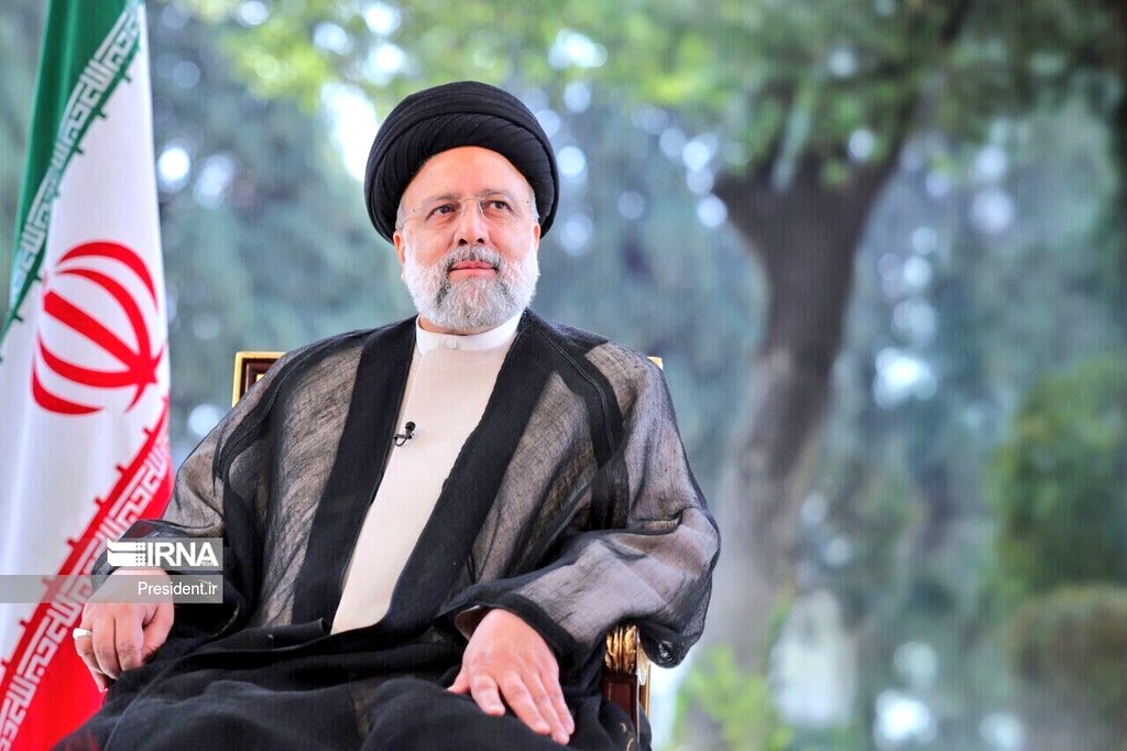 خدا رحمتت کنه آقا سید
نه تنها وقتی بین ما بودی چشم دیدنتو نداشتن که بعد شهادتتم دنبال انتقام گرفتن هستن
همونطور که مظلوم بودی بعد از شهادت هم مظلومی😢
#رئیسی 
#سید_محرومان
