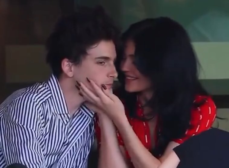 super hot famous gf trying to kiss him while he’s focused on ball. what a fuckin hero