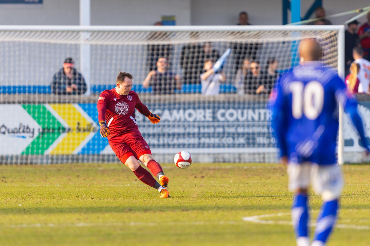 👏 | Clean sheet number 15 of the season for Joe Cracknell!

He had to make some big saves on Saturday to earn it.

#GAFC #GuiseleyTogether