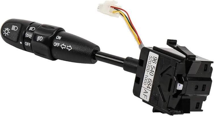 Evet sevgili Ankara halkı. Buna sinyal kolu deniyor. Sola döneceğiniz zaman aşağıya, sağa döneceğiniz zaman yukarıya yapıyoruz. Çok kolay bir kullanımı var emin olun. Kullanın kendinize sövdürmeyin!!!