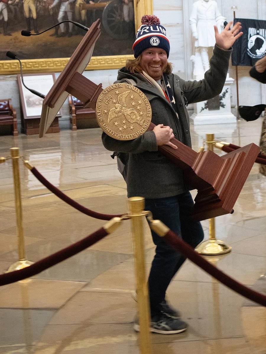 BrrrPig's tweet photo. @KirkLubimov Same energy. https://t.co/Q5EAsOGnuw