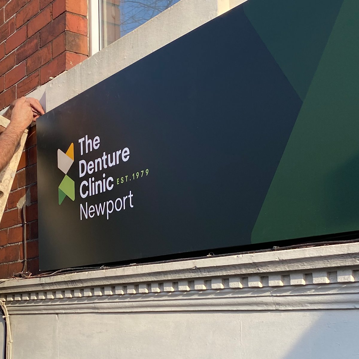getPortside's tweet image. Now showing,  Cardiff Road, opposite the Royal Gwent! Finally got the front sign  installed for The Denture Clinic Newport. Many thanks to Steven Reynolds  the owner for providing some much needed manpower.  #signage #signinstallations #portside #newport #wales