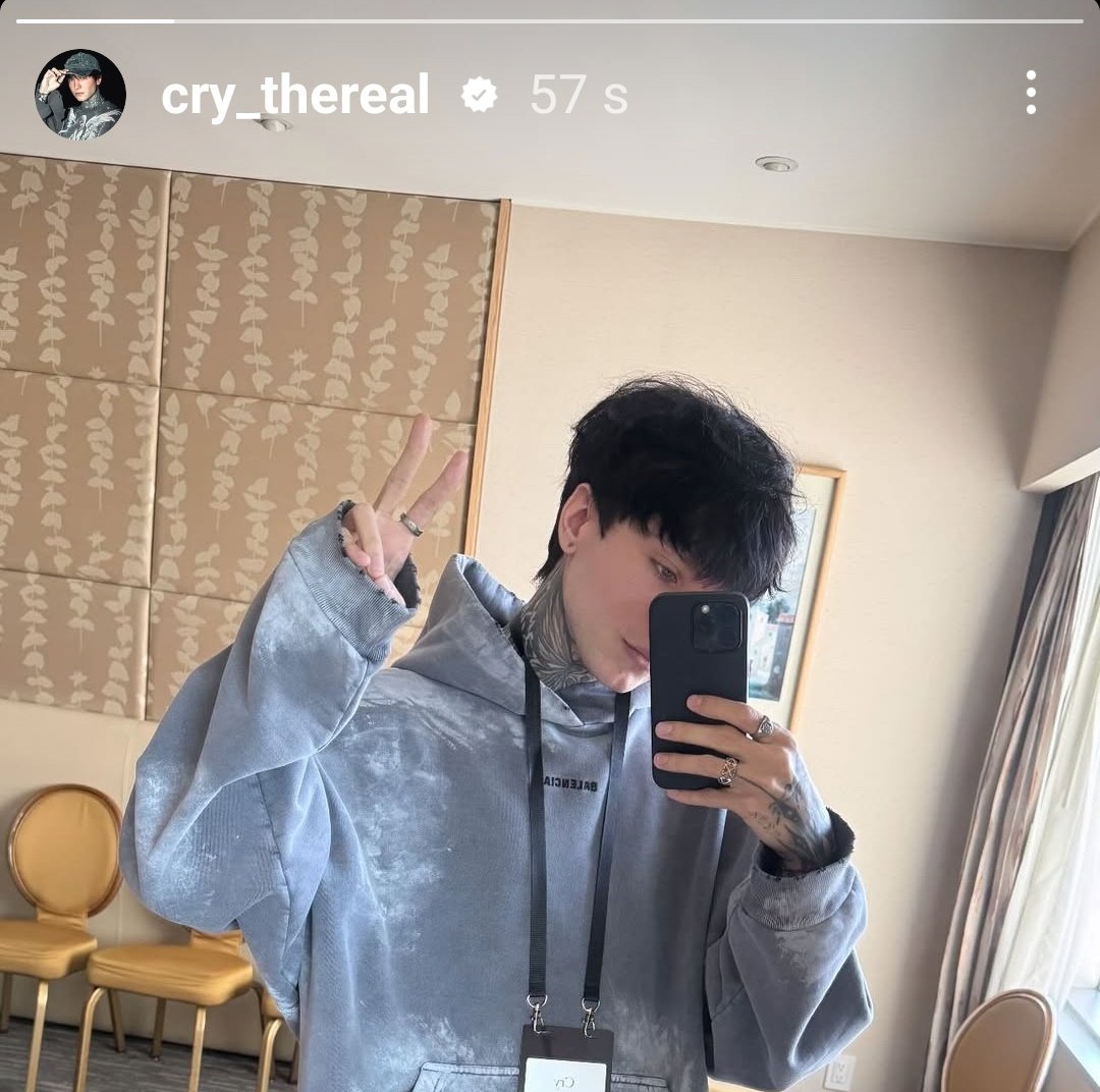 War is over? Acaso cambió de chayomi? Donde quedaron las manchas con su filtro de burbujas? 😧🧍🏻‍♂️