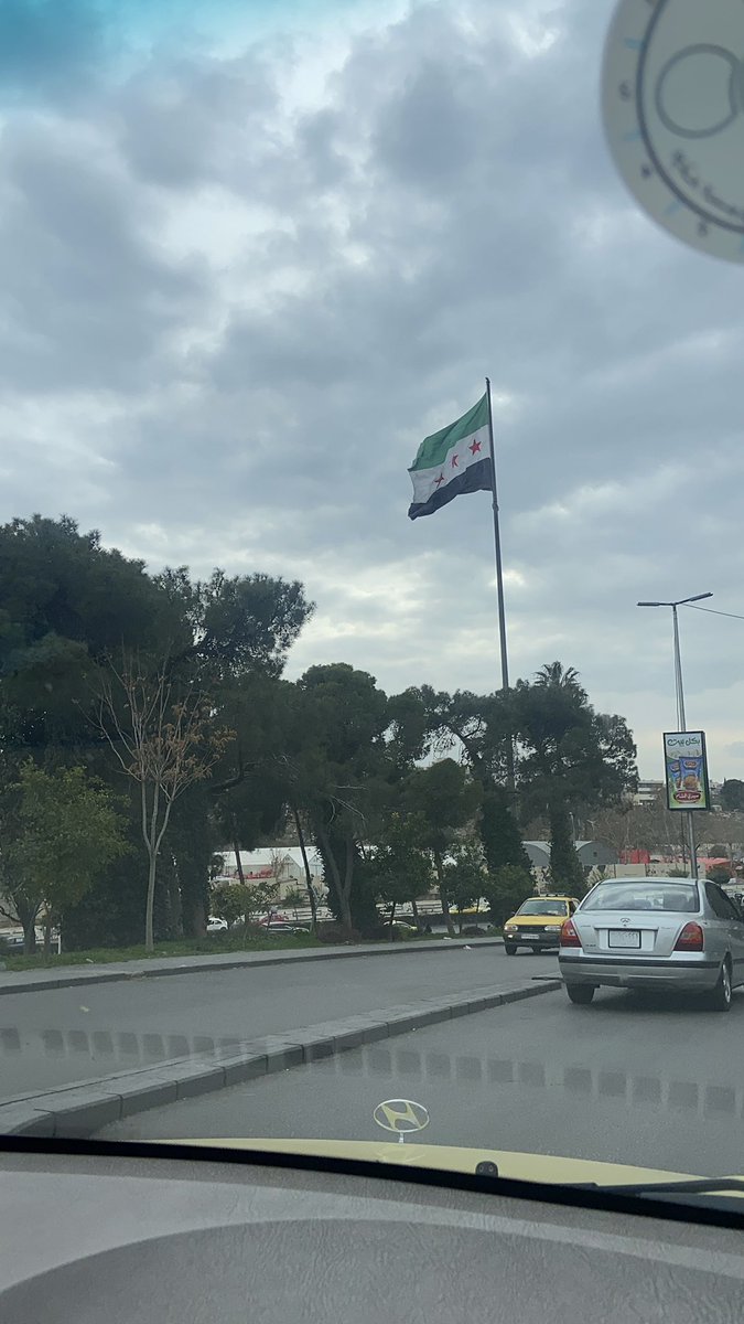 Bu sabah, Suriye halkına karşı ağır bir medya saldırısı düzenleyenler… Sizin sesinizi bir daha duymayacağız galiba.
Suriye halkı, bir kez daha Suriye’nin bölünmez ve tek parça bir vatan olduğunu ispat etti.
Allah’a hamdolsun!
Nice büyük zaferlere…