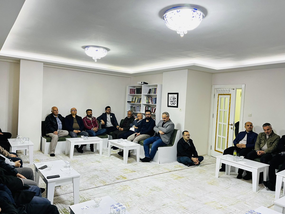 Adıyaman İHH Ramazan Sohbetleri 🌙
Bu akşam dernek binamızda Adıyaman İl Milli Eğitim Mdr. Sn.<a href="/ali_tosun77/">Ali TOSUN</a> ’u misafir ettik.Yeni Maarif Modeli,değerler eğitmi ve gençlik yetiştirme konuları üzerne hasbihal edildi Değerli Müdürümze güzel sunm ve sohbetleri için çok teşekkür ediyrz
