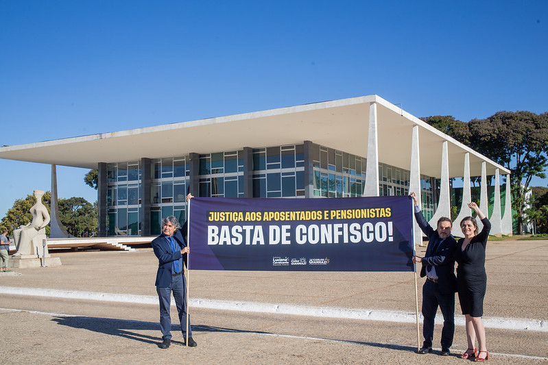 Aposentados não serão esquecidos! Seguimos dialogando com ministros do Supremo pela retomada do julgamento que pode derrubar o Confisco! Faça parte desta luta! #AposentadoriaDigna