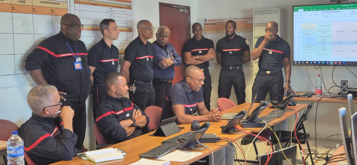 Sdis972's tweet photo. 9 lieutenants de 2e classe du SIS Martinique suivent leur formation Chef de Groupe en délocalisé ! 

Cette formation est encadrée par les formateurs de l'@ENSOSP : LTN Nicolas COULOM &amp; LTN Thierry LEMOULT. https://t.co/vaA6L6nUxG