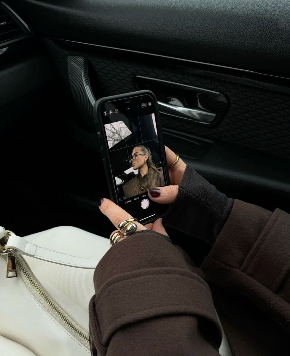 ✶ (@brunettegirl777) on Twitter photo 