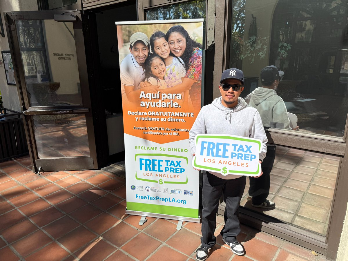 CIFDLA's tweet photo. We joined Senator María Elena Durazo this past weekend to bring tax services to Angelenos through the @FreeTaxPrepLA program. Families can claim over $10,000 in tax credits! #freetaxprepla https://t.co/QvKs6xFy6m