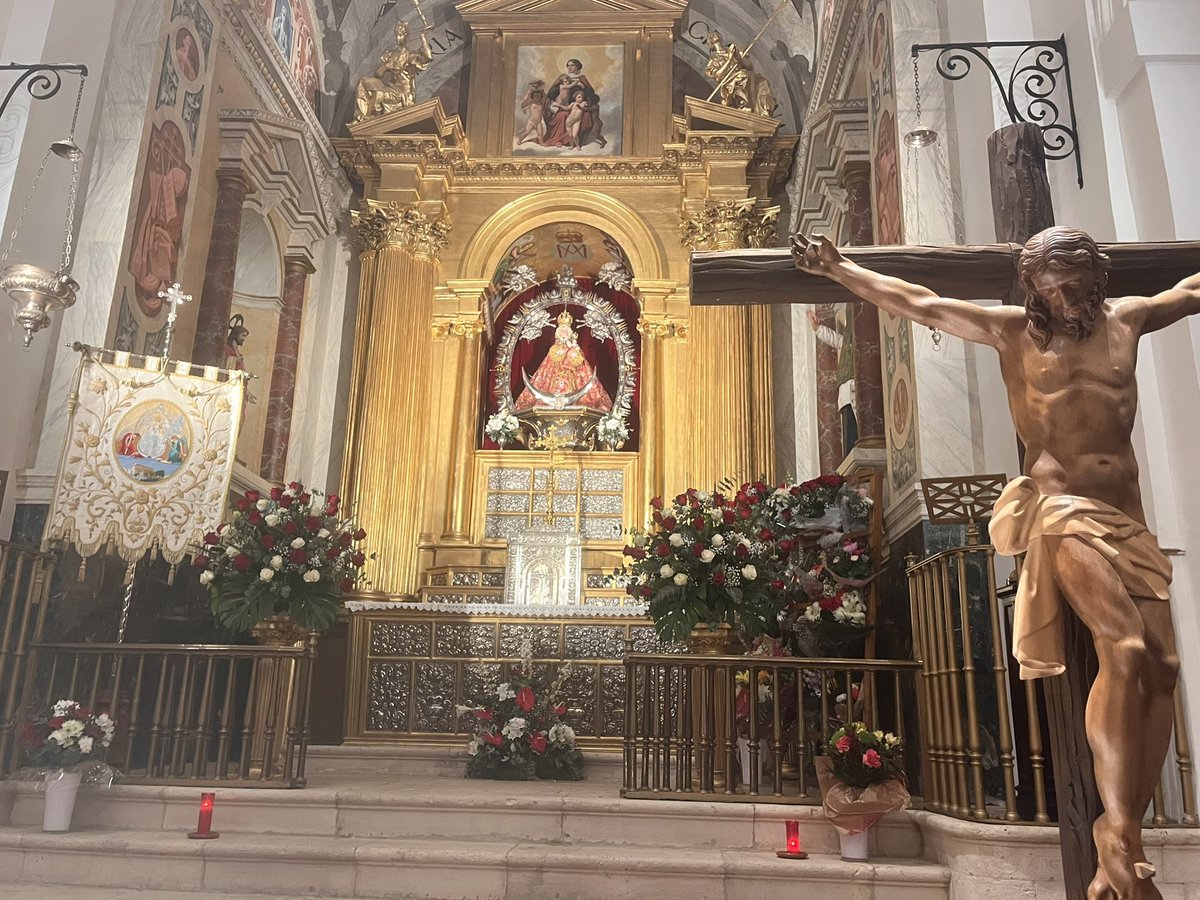 Salve en honor a nuestra Madre, la Virgen de la Caridad, presidida por el Nuncio apostólico en Mozambique, don Luis Miguel Muñoz Cardaba, que  nos ha recordado que necesitamos a Dios para nos cambie el corazón y para que nos cambie la historia. Pidamos al Señor esta gracia.