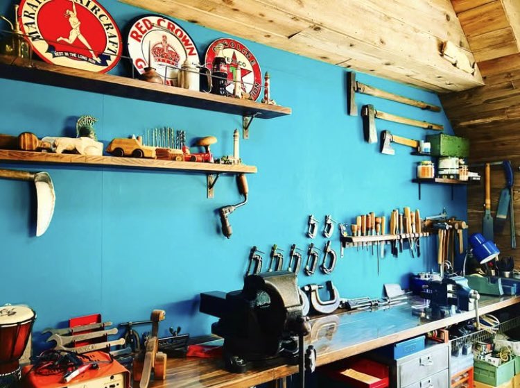 audiokinema's tweet image. 花粉はつらいけど、

ベランダDIYの季節がやってきましたよね✨

去年の秋から持ち越している制作物が山積みだぞう〜😤

#マキタ #diy #toolbox #工具 #ロブスター #古材 #手作り家具  #アンティーク #昭和レトロ #レトロ #ロブテックス #男の隠れ家  #アンティーク工具 #ベランダdiy